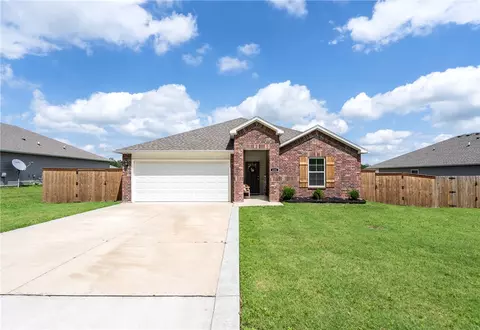 Exterior - 608 Comanche Dr, Gentry, AR 72734 photo 2 of 6