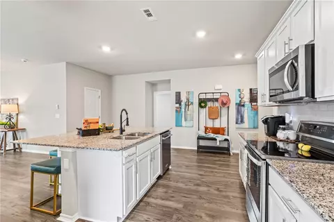 Kitchen - 608 Comanche Dr, Gentry, AR 72734 photo 2 of 3
