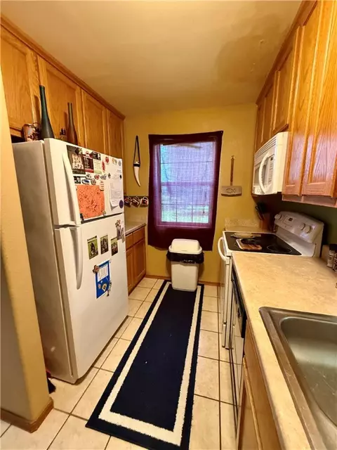 Kitchen - 23933 J M Summers Rd, Summers, AR 72769 photo 1 of 4