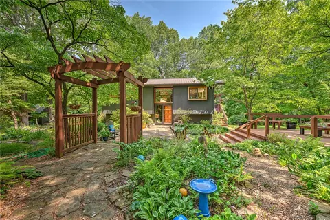 2690 White Oak St, Fayetteville, AR 72704