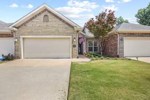 6645 Valley View Rd, Rogers, AR 72758