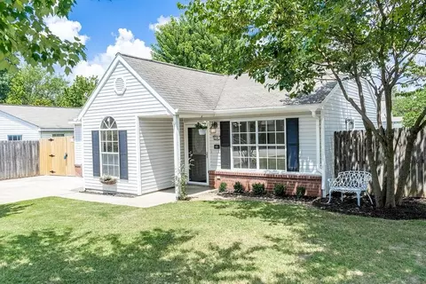 556 Mimosa Ln, Fayetteville, AR 72703