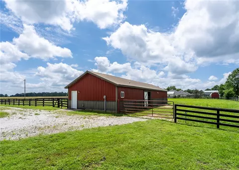 19610 Garman Rd, Gentry, AR 72734