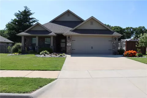 400 Fox Cir, Pea Ridge, AR 72751