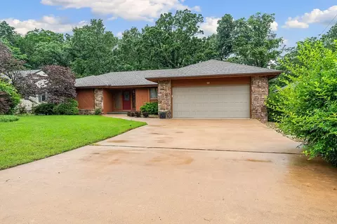 11 Yarmouth Dr, Bella Vista, AR 72715