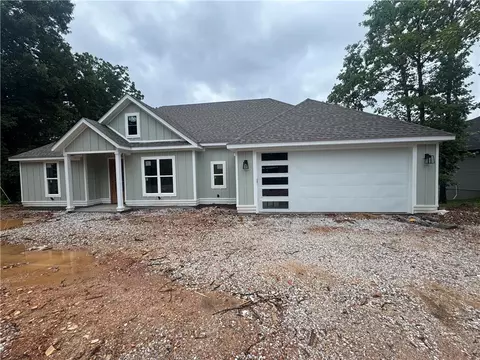 24 Darlington Dr, Bella Vista, AR 72714