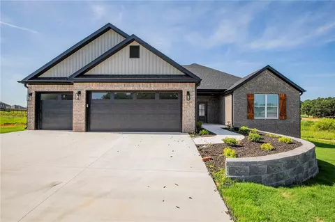 7887 Teton Trail Ave, Springdale, AR 72762