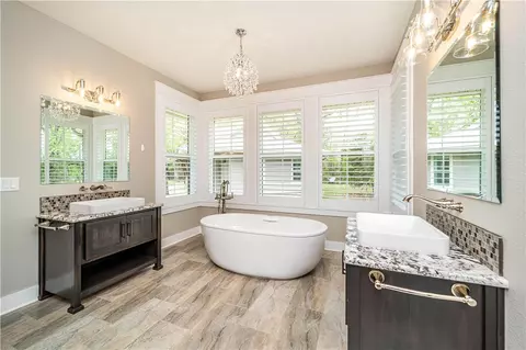 Bath - 19643 Indigo Dr, Rogers, AR 72756 photo 1 of 5
