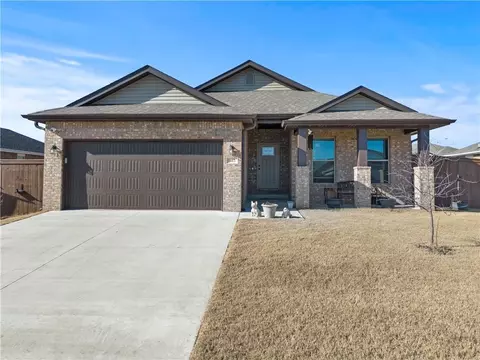 117 Post Oak Ave, Gentry, AR 72734