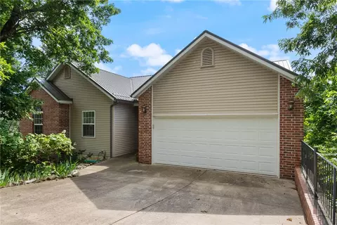 67 Leatherwood Dr, Holiday Island, AR 72631