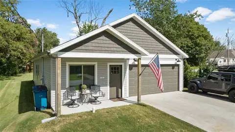 708 SW 2nd Ave, Gravette, AR 72736