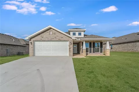 1916 Porter St, Pea Ridge, AR 72751