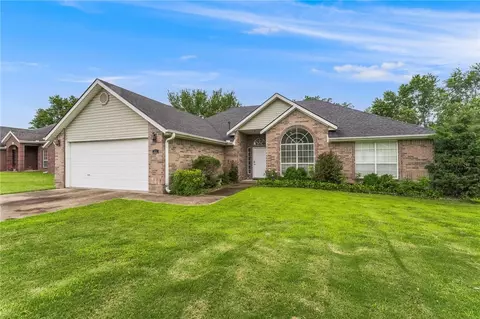 3131 Amberwood St, Springdale, AR 72762