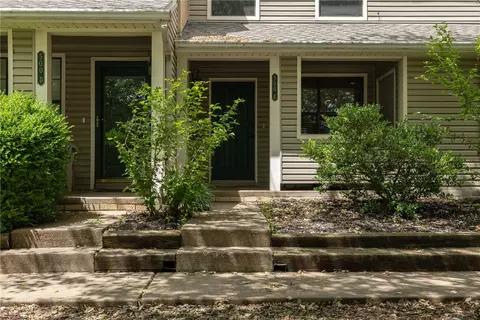 500 Fairway Cir #E, Springdale, AR 72764