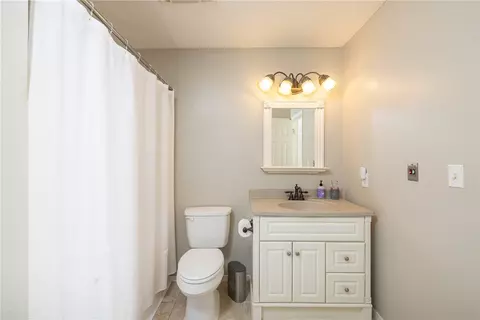 Bath - 500 Fairway Cir #E, Springdale, AR 72764 photo 1 of 3