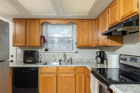 Kitchen - 500 Fairway Cir #E, Springdale, AR 72764 photo 1 of 3