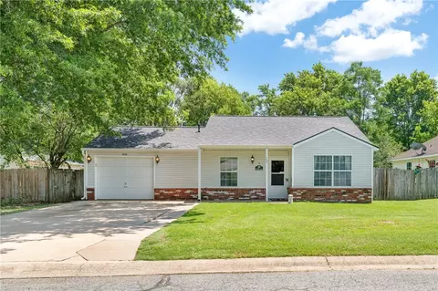 2151 Wood Tree Ct, Siloam Springs, AR 72761
