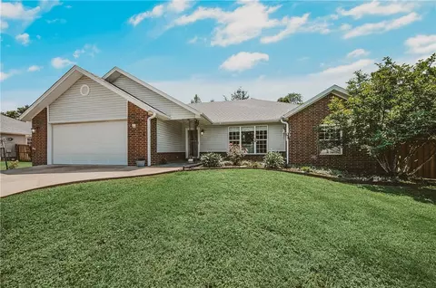 4 Breeghle Ln, Bella Vista, AR 72714