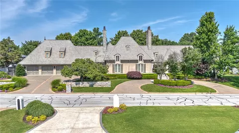 31 W Champions Blvd, Rogers, AR 72758