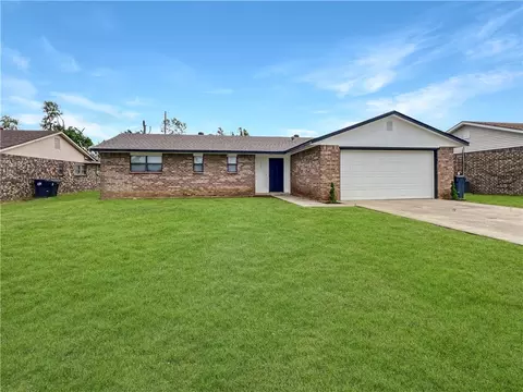 405 14th Pl, Rogers, AR 72756