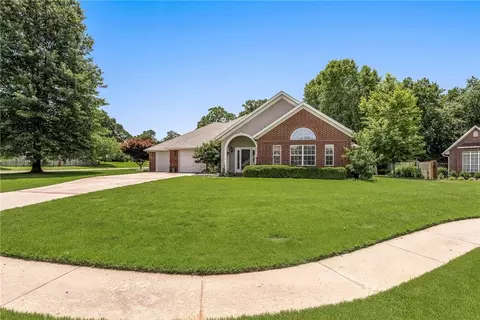 4555 W Sandingham St, Fayetteville, AR 72704