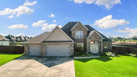 5703 S 66th St, Cave Springs, AR 72718