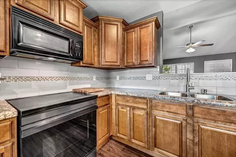 Kitchen - 820 Morningside Dr, Centerton, AR 72719 photo 3 of 3