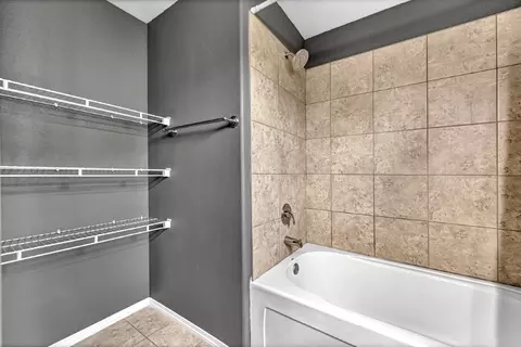 Bath - 820 Morningside Dr, Centerton, AR 72719 photo 2 of 4