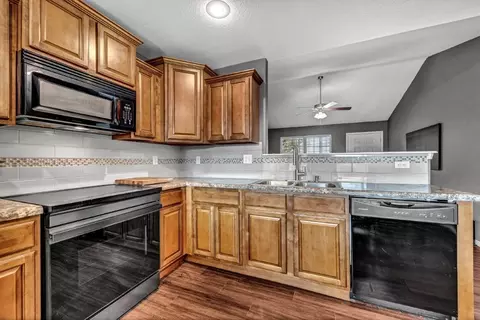 Kitchen - 820 Morningside Dr, Centerton, AR 72719 photo 2 of 3