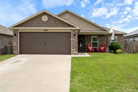 1381 S Scissortail Ln, Fayetteville, AR 72701