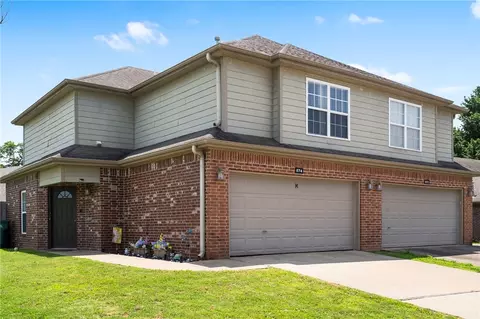 874 Oakwood Ln, Centerton, AR 72719
