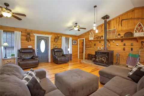 Living - 1531 Mount Zion Rd, Jerusalem, AR 72080 photo 3 of 4