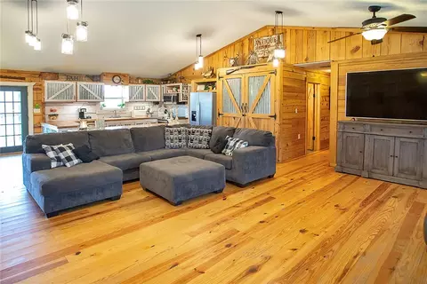Living - 1531 Mount Zion Rd, Jerusalem, AR 72080 photo 4 of 4