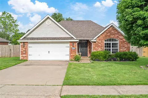 1363 Shetland Dr, Fayetteville, AR 72704