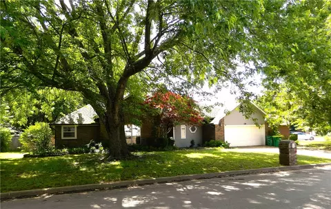 39 N Saint John Pl, Farmington, AR 72730
