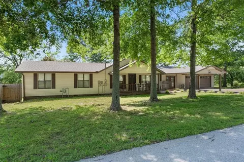408 S Parrott Dr, Huntsville, AR 72740