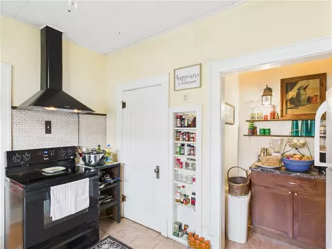 Kitchen - 822 S Pine St, Harrison, AR 72601 photo 2 of 2
