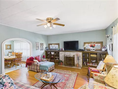 Living - 822 S Pine St, Harrison, AR 72601 photo 1 of 2