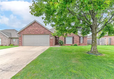 6004 S 36th St, Rogers, AR 72758