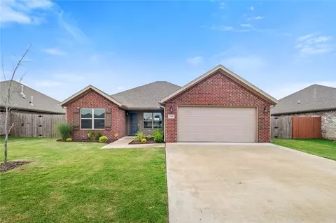 1100 Moonrise St, Centerton, AR 72719