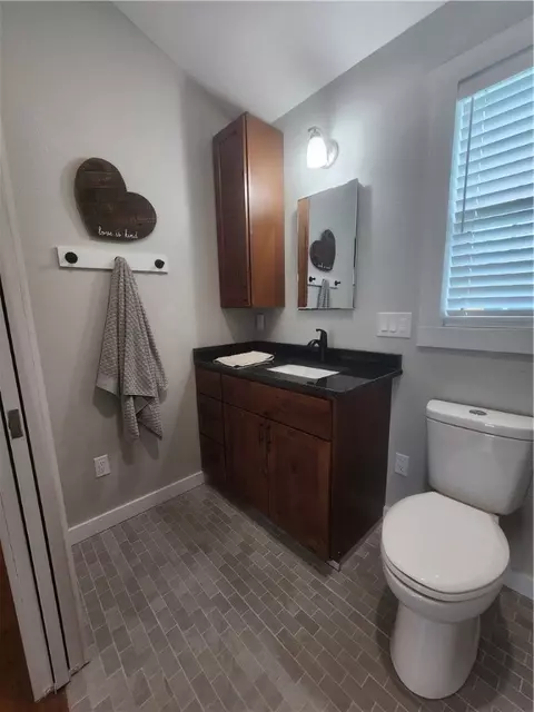 Bath - 110 Cottage Brook Cir, Anderson, MO 64831 photo 2 of 2
