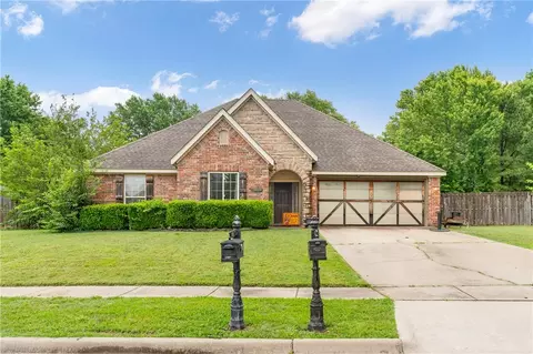 1464 N Corsica Dr, Fayetteville, AR 72704