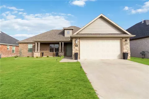 42 E Joliet St, Farmington, AR 72730