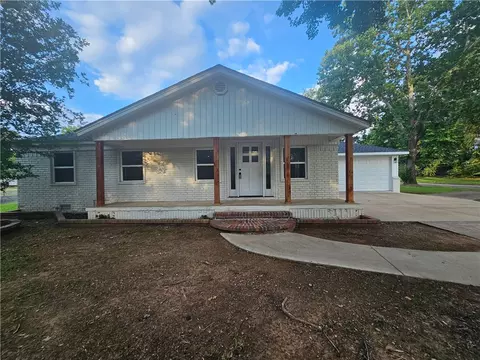 612 N Greenwich, Russellville, AR 72801