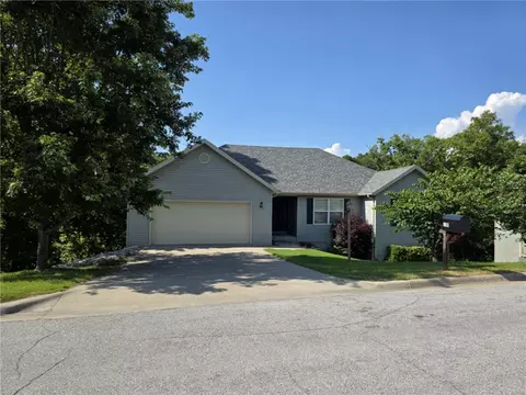 150 Cedar Wood Ave, Branson, MO 65616