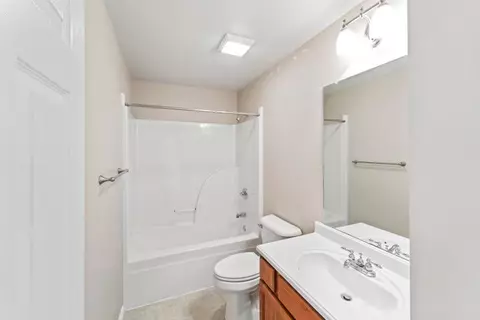 Bath - 150 Cedar Wood Ave, Branson, MO 65616 photo 2 of 3