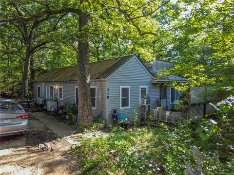 319 W 325 W 22nd St, Fayetteville, AR 72701