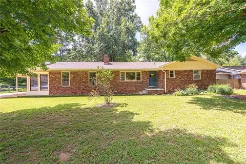 1501 E Stubblefield Rd, Fayetteville, AR 72703