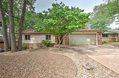 22 Knighton Dr, Bella Vista, AR 72715