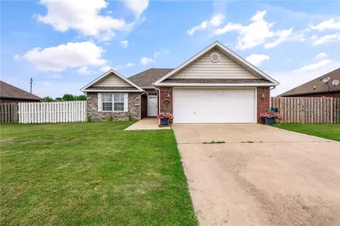 1643 Charles St, Pea Ridge, AR 72751